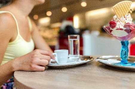 Foto Calici
 tavolo bicchiere di vino stoviglie
