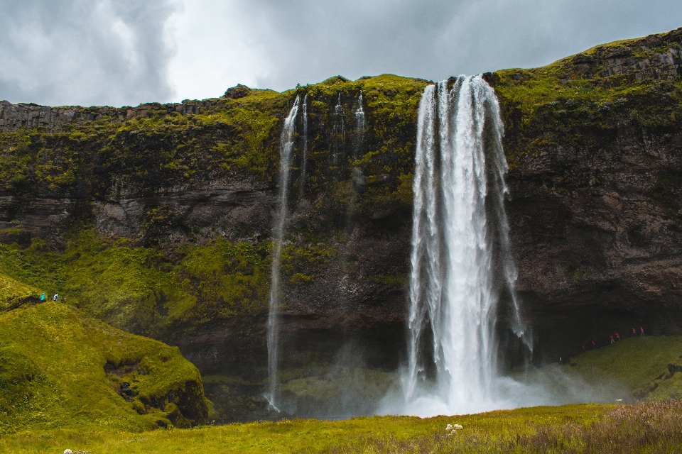 Air terjun badan air
 pemandangan alam
 sumber