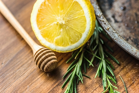 Foto Lemon makanan rosemary
 meyer lemon
