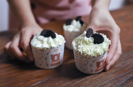 Foto Makanan krim kocok
 hidangan penutup piring