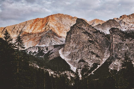 Foto Bentang alam pegunungan
 rock pembentukan gunung