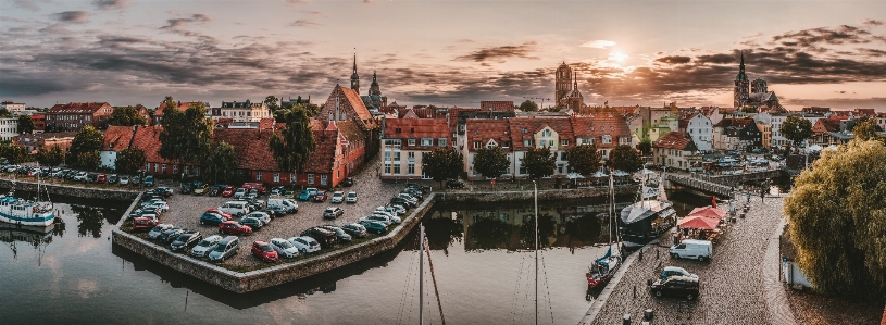 Zdjęcie Arteria wodna
 miasto woda pejzaż miejski