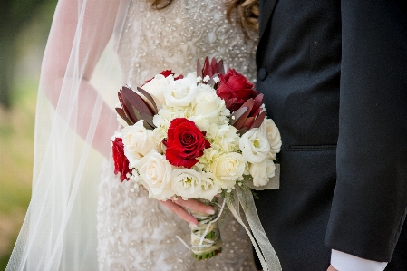 Flower bouquet arranging photograph Photo