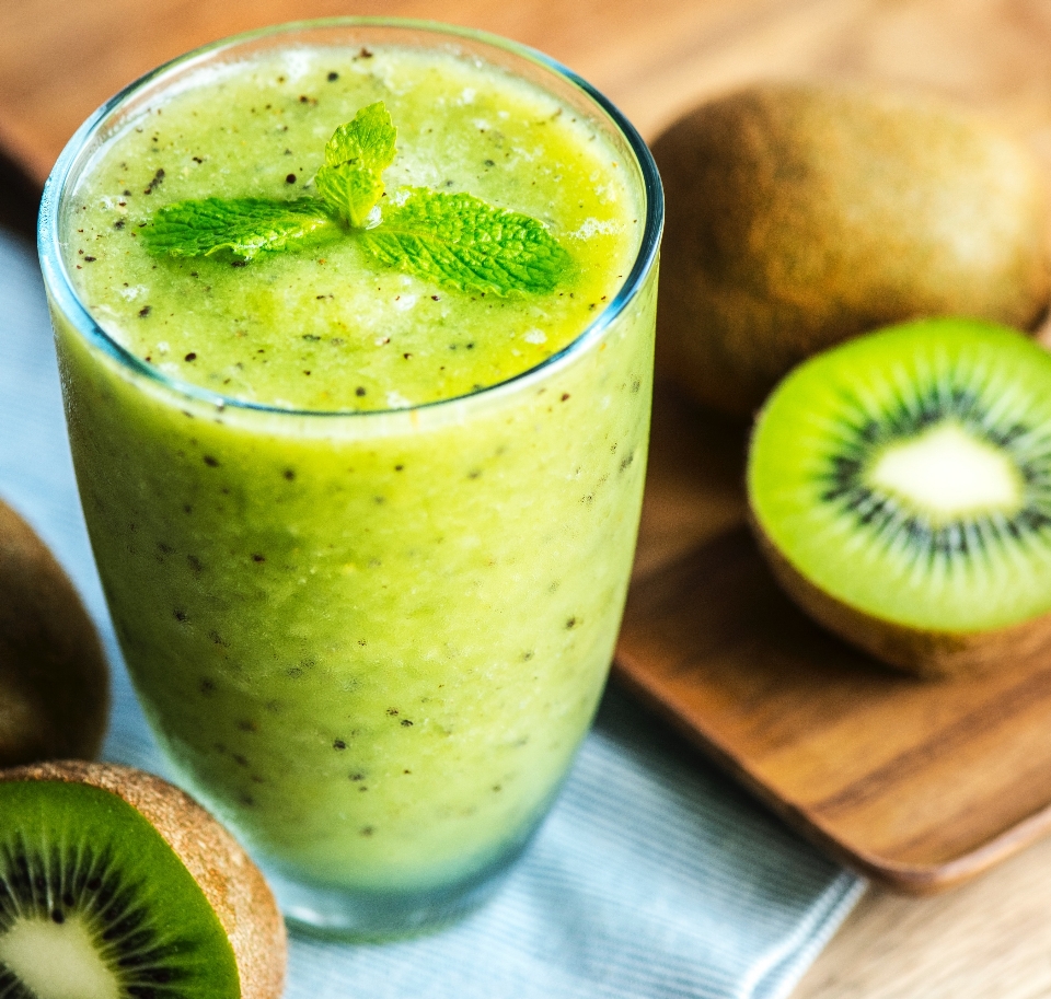 Kiwifruit smoothie juice superfood