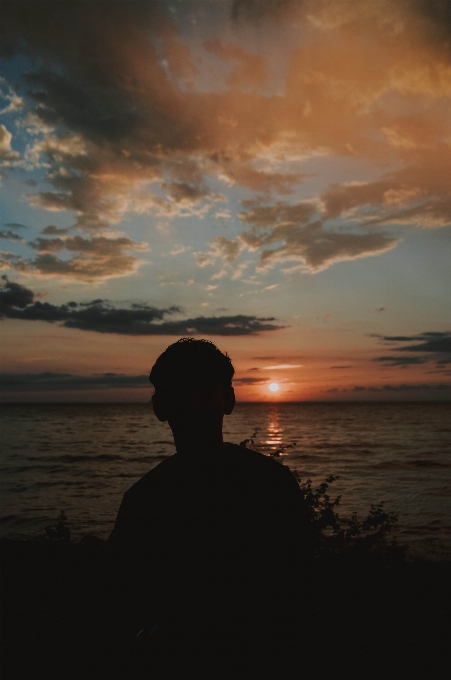 空 地平線 海 日没