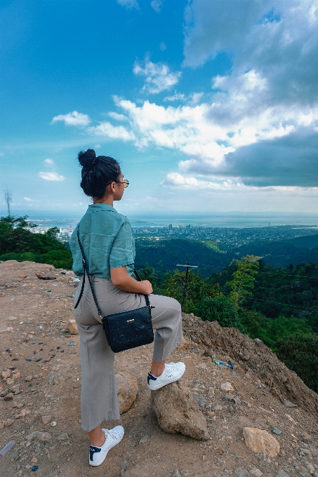 Bentang alam pegunungan
 langit gunung awan