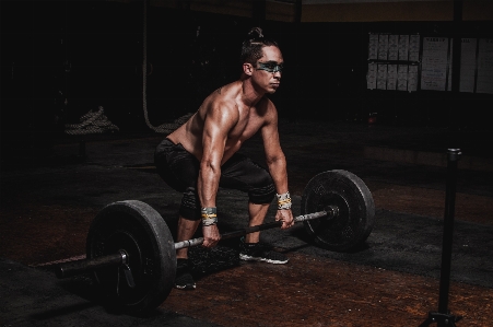 Foto Barbel kesehatan fisik
 peralatan latihan
 gerak badan