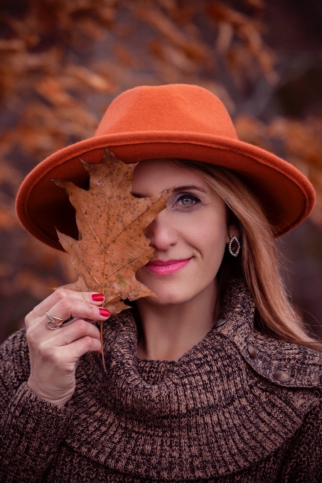 Bellezza ragazza copricapo cappello