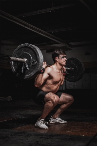 Foto Homem aptidão física
 equipamento de exercício
 fisiculturista
