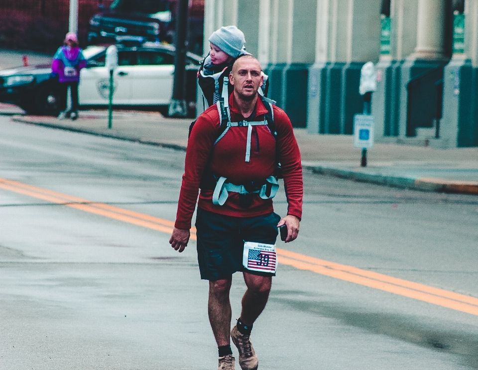 Corsa rosso maratona atleta