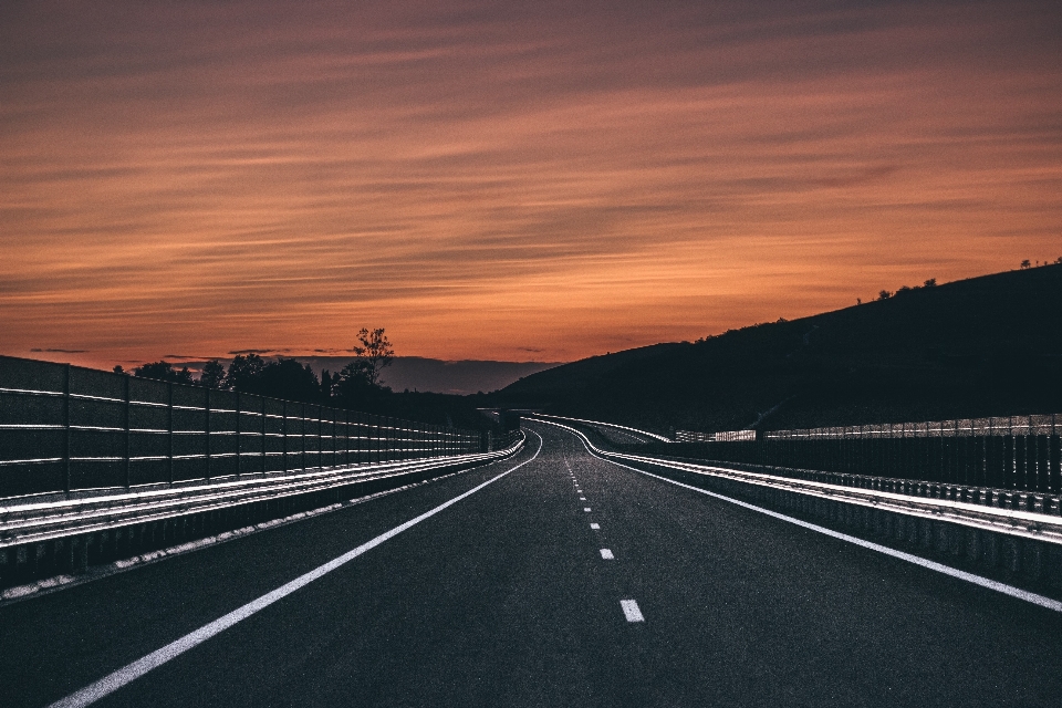 Droga autostrada niebo wolna
