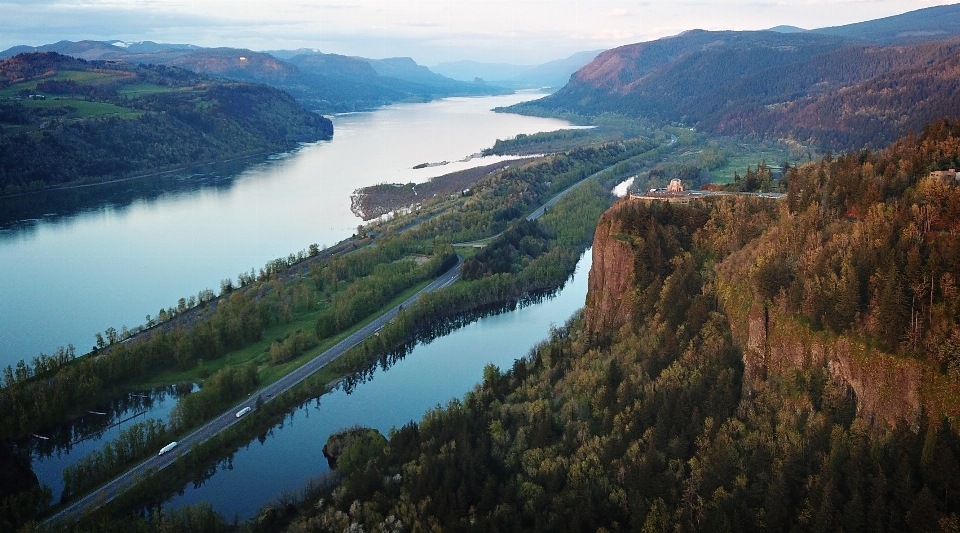 Risorse idriche
 natura paesaggio naturale
 fiume