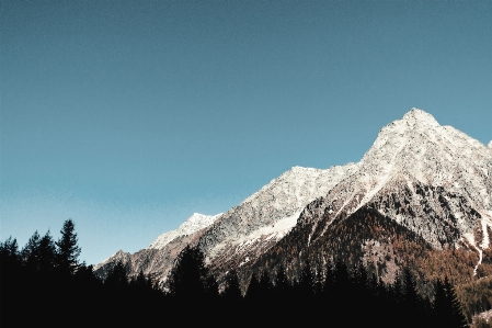 Mountainous landforms mountain sky range Photo