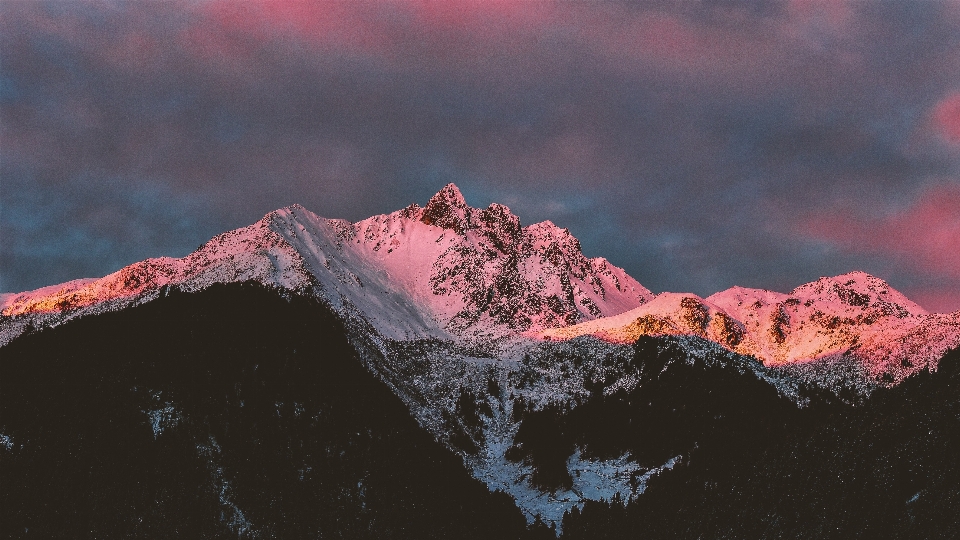 Reliefs montagneux
 ciel montagne rose