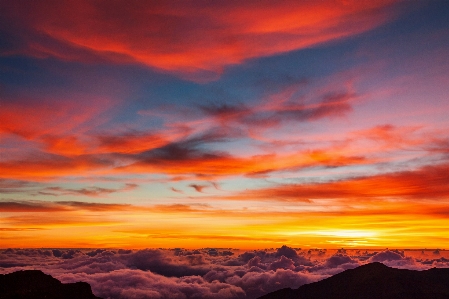 Photo Ciel rémanence
 rouge le matin
 lever du soleil