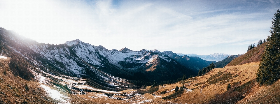 Relevo montanhoso
 montanha cadeia de montanhas
 cume
