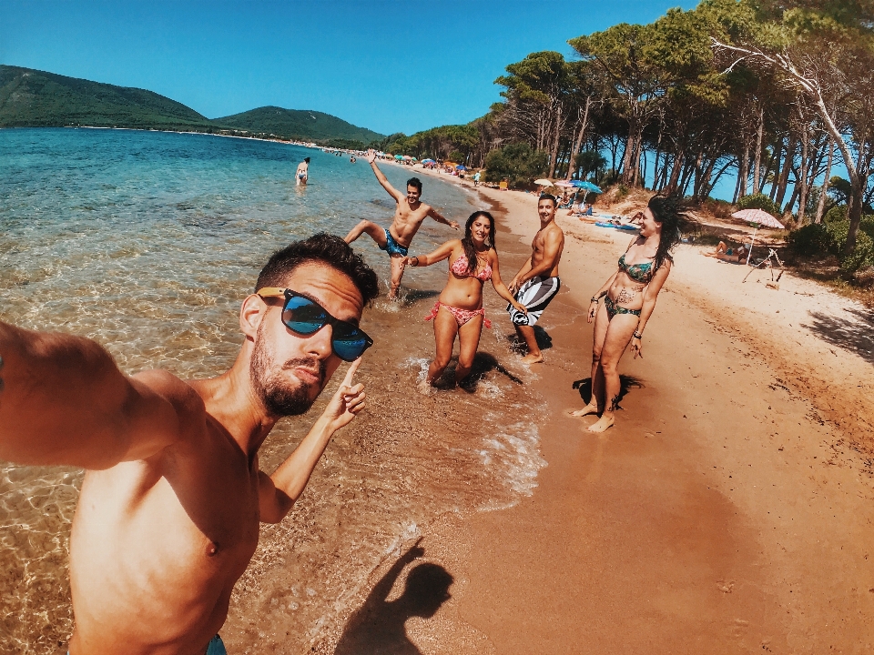 Pessoas na praia
 praia férias diversão