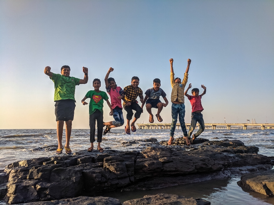 Menschen in der natur
 spaß am strand
 soziale gruppe
