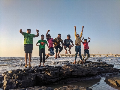 Foto Orang-orang di alam
 seru pantai
 grup sosial
