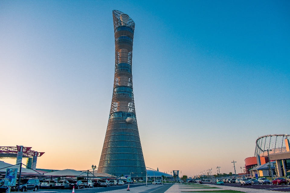 ランドマーク タワー 空 建築