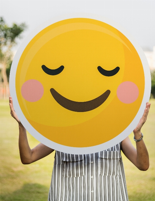 Emoticon smile smiley yellow