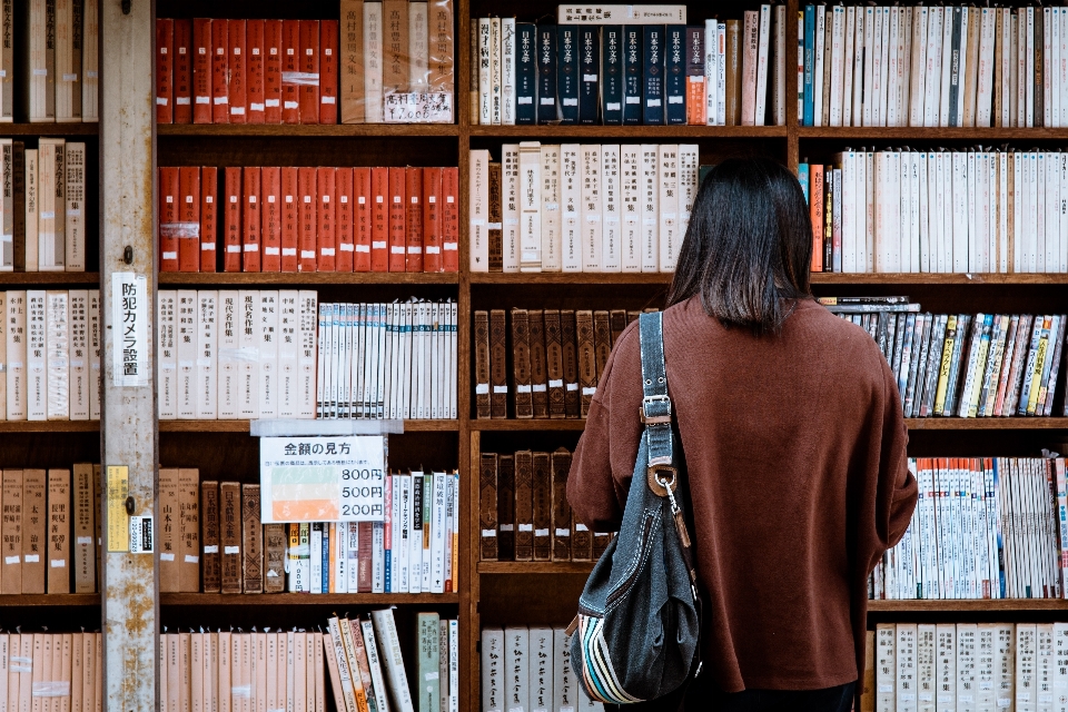 図書館 本棚 本 公共図書館
