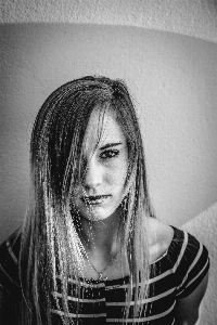 Foto Cabello rostro blanco negro