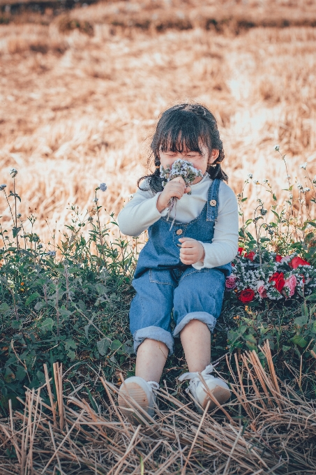 Les gens dans la nature
 photographier enfant herbe