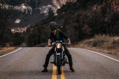 Foto Motociclo veicolo motociclismo
 modalità di trasporto
