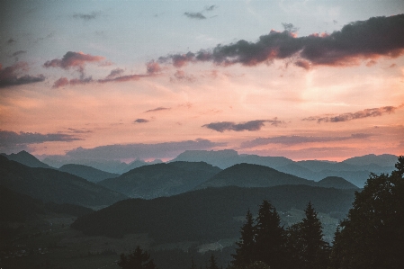 Foto Céu nuvem relevo montanhoso
 montanha