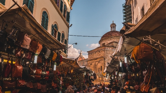 Foto Spazio pubblico
 città insediamento umano
 mercato