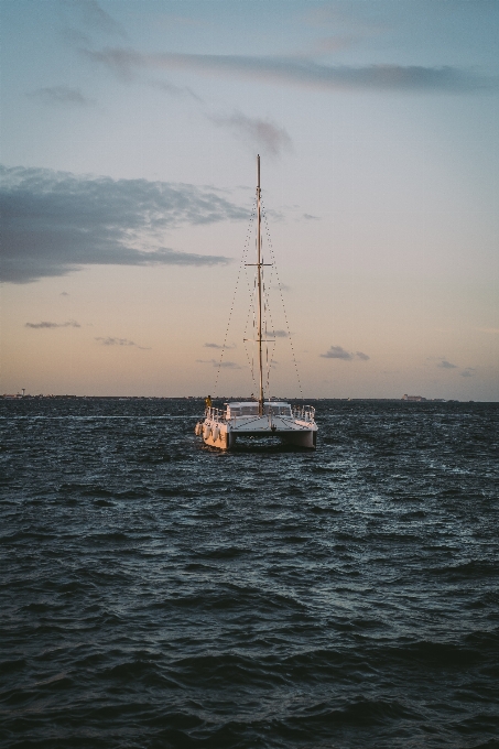 Céu barco mar água