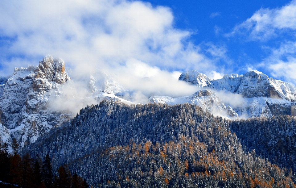 Nevicare montagna panorama natura