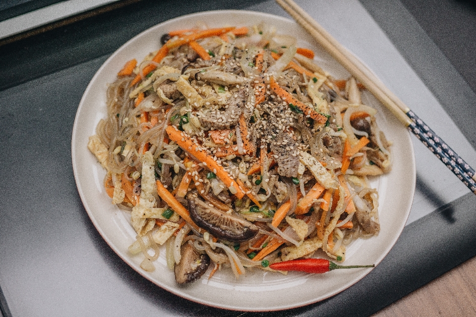 皿 料理 食べ物 焼きうどん
