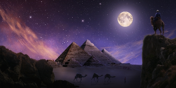 Foto Piramida giza malam kafilah