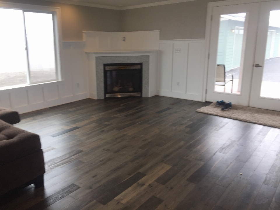 Wainscoting living room floor