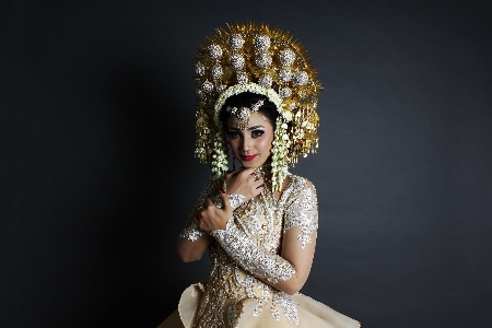 Headpiece lady beauty yellow Photo