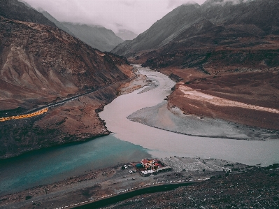 Foto Bentang alam pegunungan
 fenomena geologi
 sumber air
 wadi
