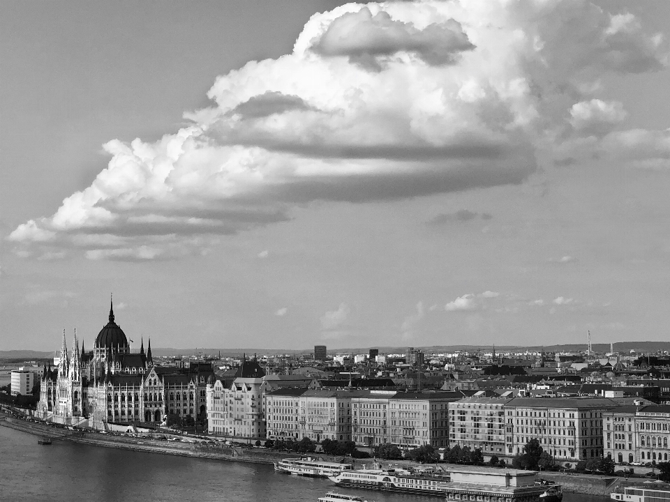 Budapest langit awan putih