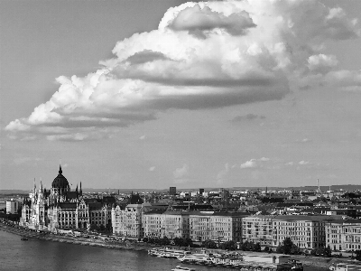 Foto Budapest langit awan putih