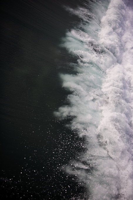 水 空 黒 大気現象
