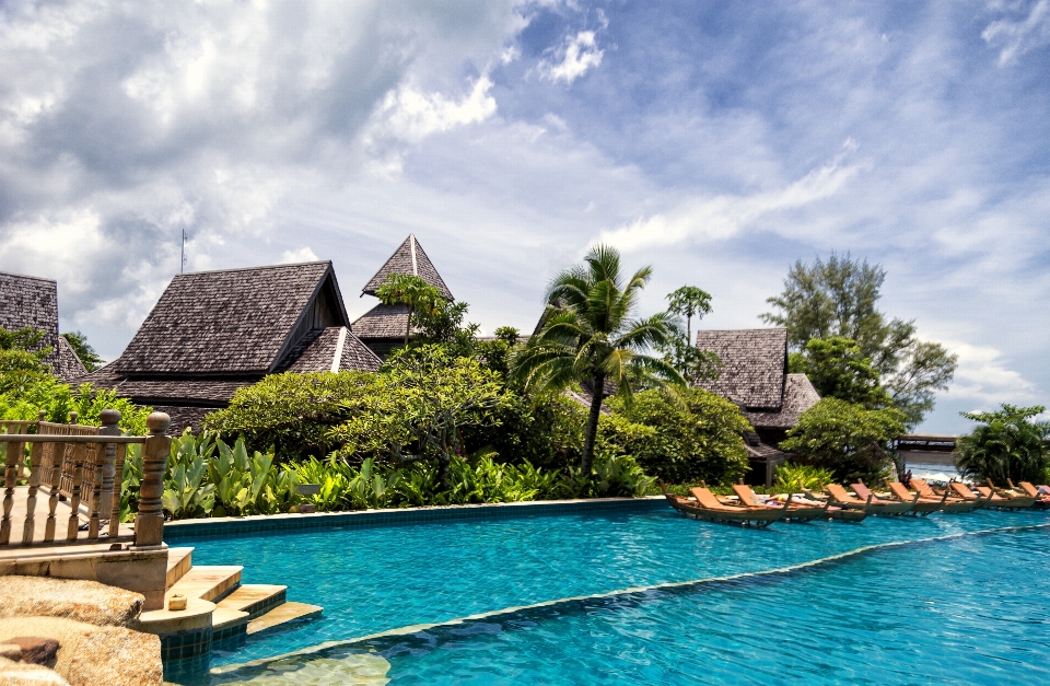 Thaïlande plage des arbres piscine
