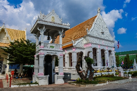 Blauer himmel
 religiös
 stadt ubon ratchathani
 Foto