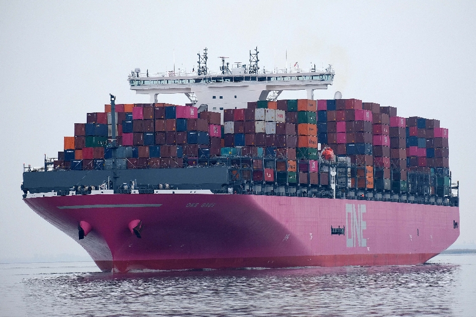 Bateau porte-conteneurs
 transport par eau
 panamax
