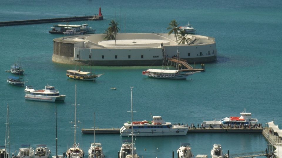 Fortaleza
 transporte acuático
 bote vehículo