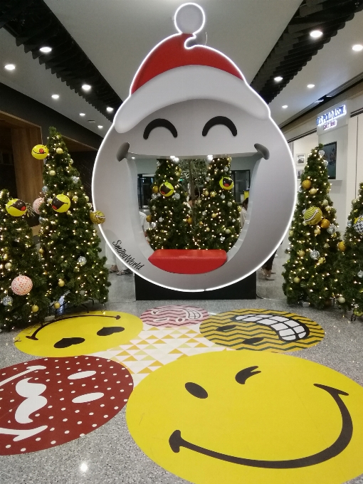 Smiley santa happy decoration