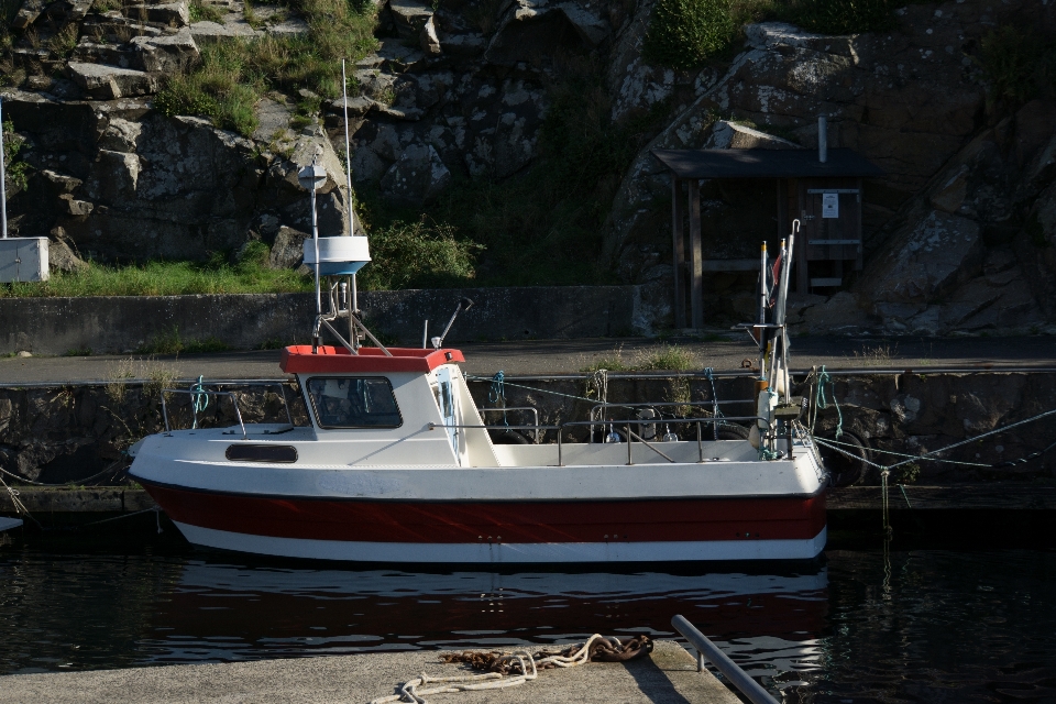 Boat haven rocks empty