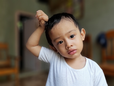 Foto Balita sayang anak laki-laki kecil