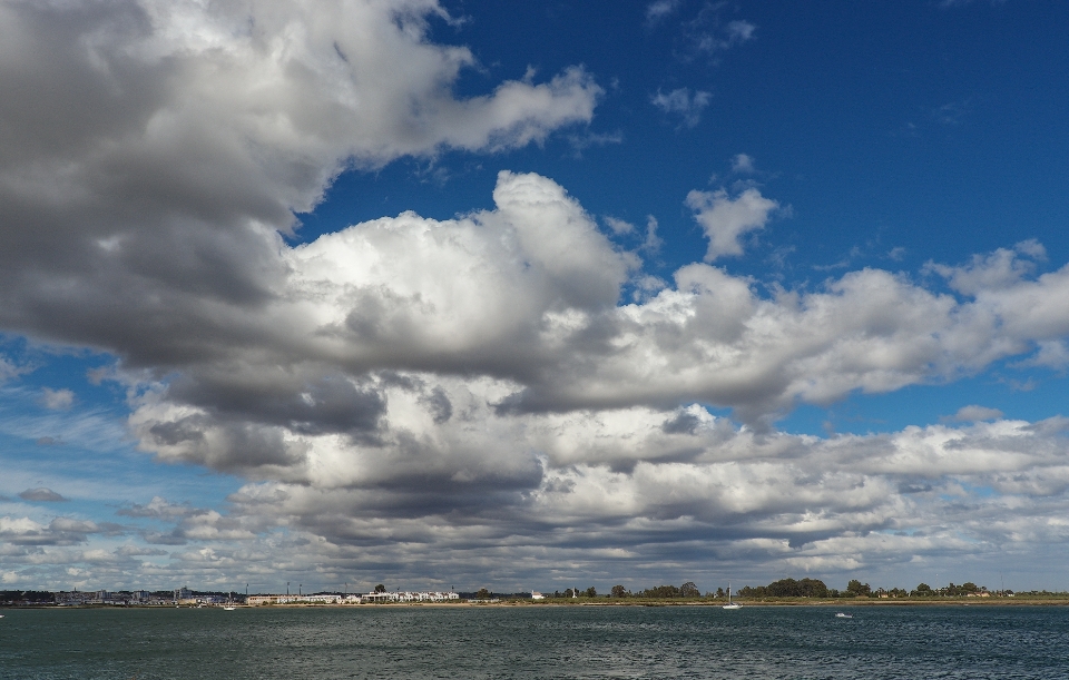 Céu nuvem cumulus
 dia