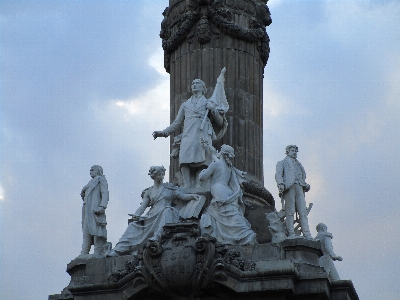 Monument sculpture avenue independence Photo